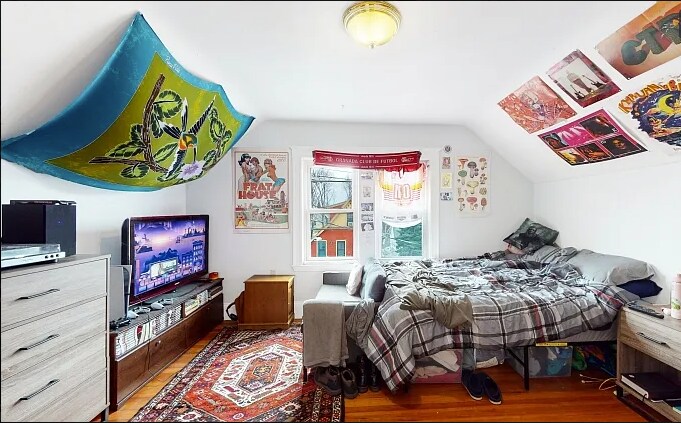 Building Photo - 243 Summer St