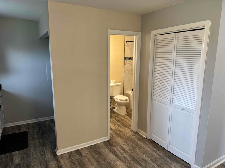 Building Photo - 5602-4 Aspen Ave