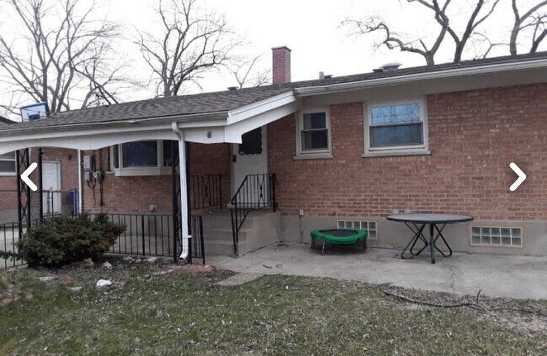 Building Photo - 812 Chicago Rd
