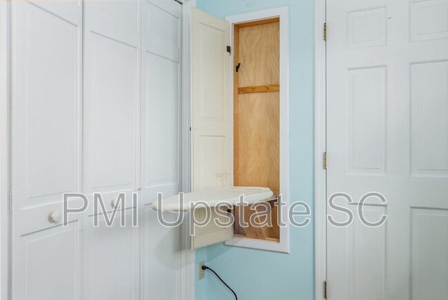 Building Photo - 103 Avondale Dr