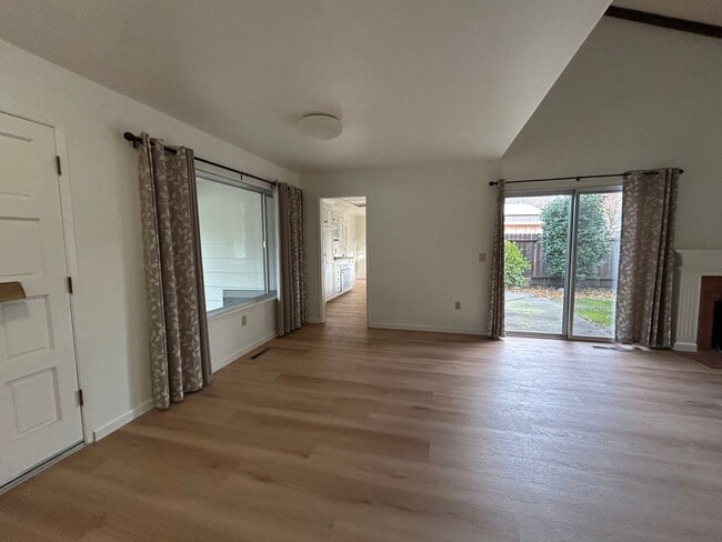 Building Photo - 22 Meadowgreen Cir