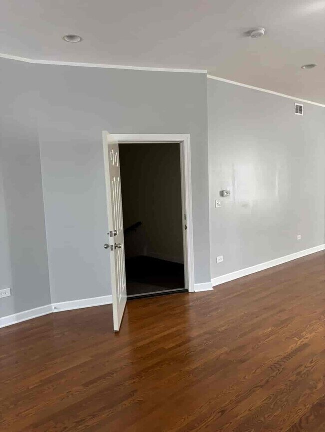 Building Photo - 803 S Karlov Ave