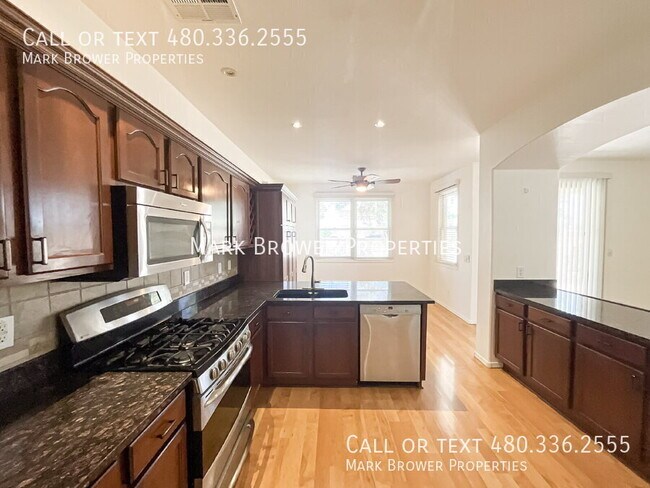 Building Photo - 2150 E Sunland Ave
