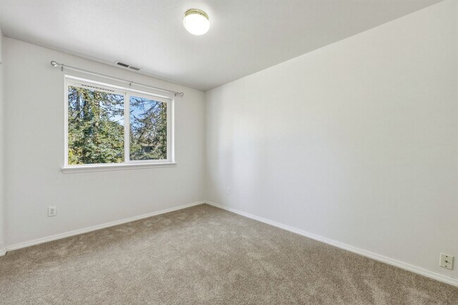 Building Photo - Move in Ready now! 3 bed 2.5ba - Olympia School District