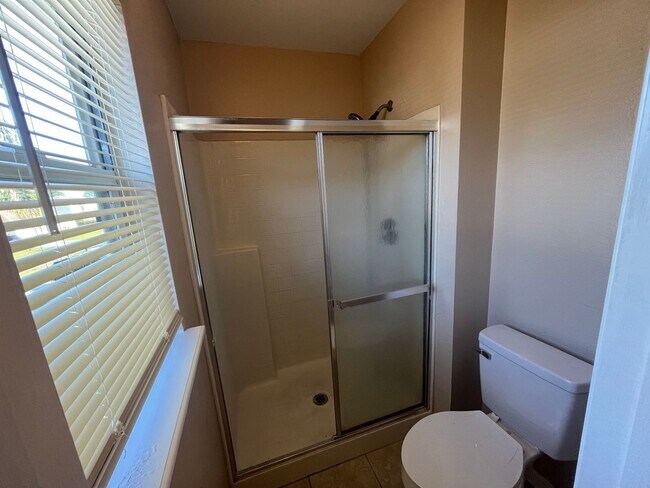 Building Photo - 204 Canterbury Ct