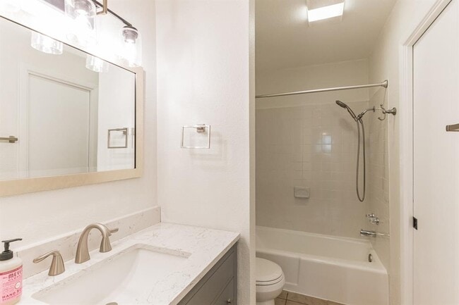 Building Photo - 807 Azie Morton Rd