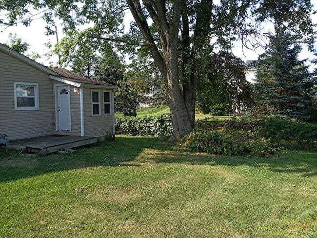 Building Photo - 801 Sanders Rd