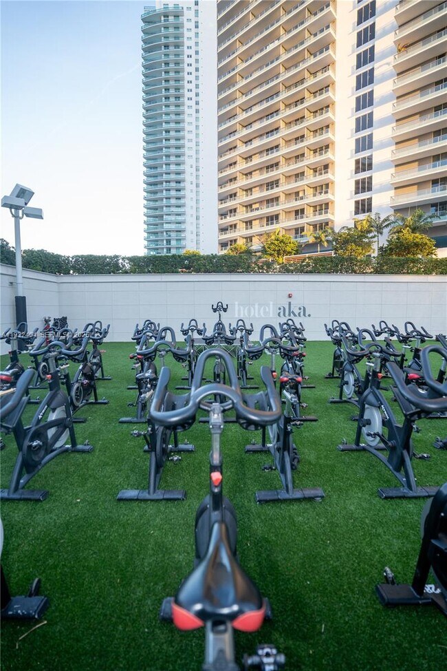 Building Photo - 1395 Brickell Ave