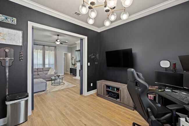 Building Photo - 212 Blaze Blvd