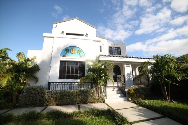 Building Photo - 1345 Hollywood Blvd