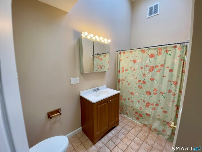 Building Photo - 65 Sandpiper Crescent