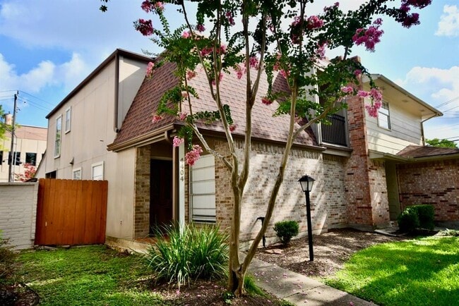 Building Photo - 4404 Basswood Ln