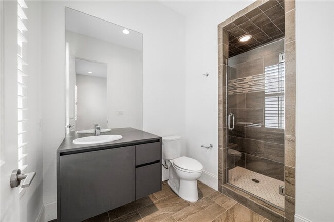 Building Photo - 11107 Savannah Oaks Ln