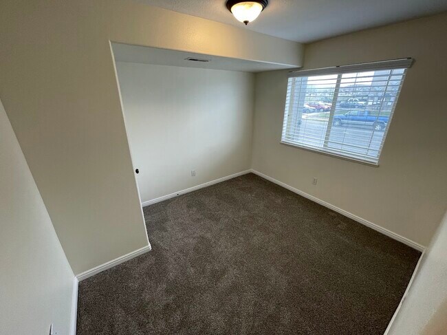 Bedroom 2 View 1 - 3812 E Rock Creek Rd