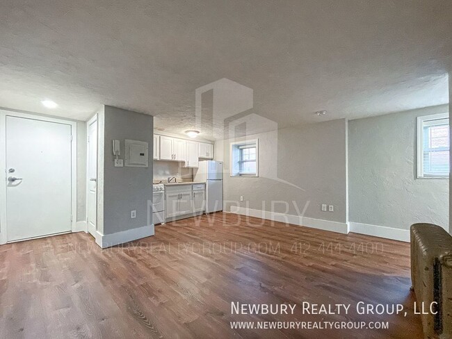 Primary Photo - Modern Charm: Cozy 1-Bedroom Apartment wit...