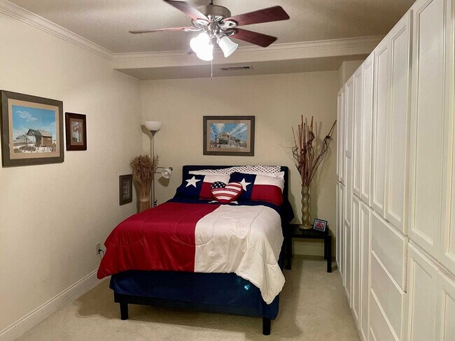 Building Photo - 4901 Laguna Blvd