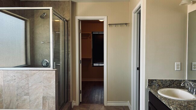 Building Photo - 332 Silverleaf Oak