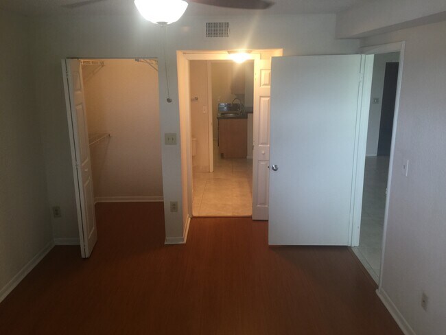 Building Photo - 2880 N Oakland Forest Dr