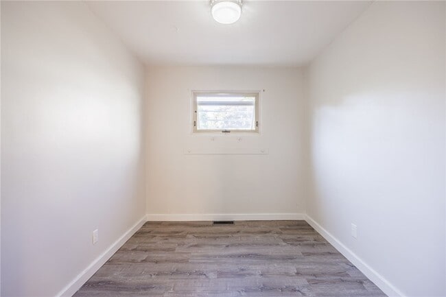 Building Photo - 2233 Clifford Ave