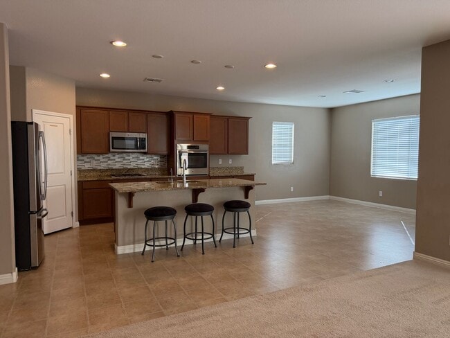 Building Photo - 4bedroom 3 bath 3 car garage