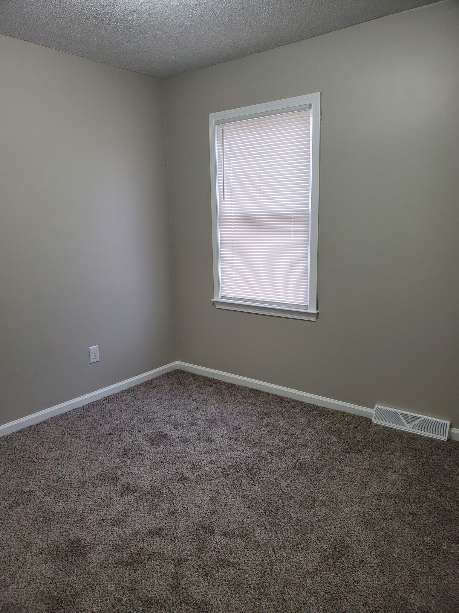 Building Photo - 801 Applewood St