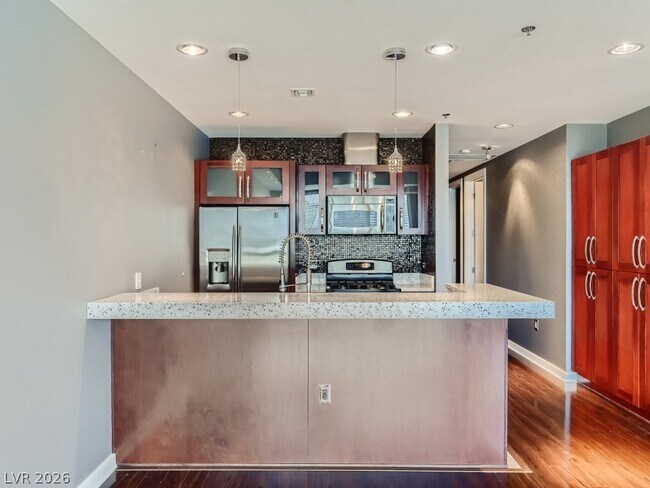 Building Photo - 4575 Dean Martin Dr