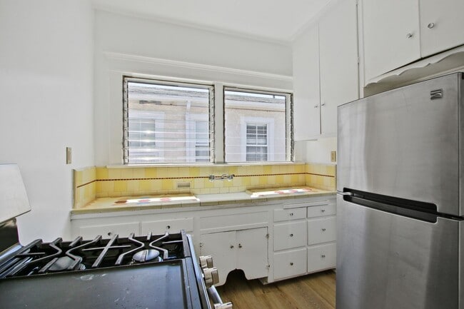 Building Photo - Charming 1-Bedroom Apartment in a Quiet Duplex