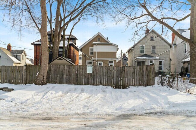 Building Photo - 1511 Hamlet St