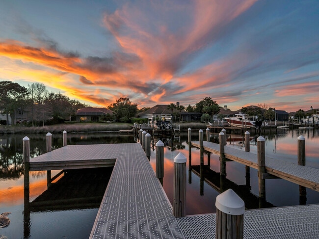 Building Photo - 330 Kelly Plantation Dr