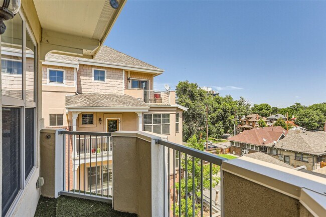 Building Photo - Highly desirable City Park one bed condo!