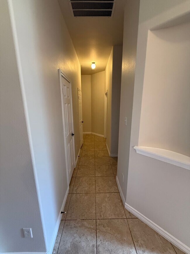 Building Photo - $800.00 off 1st month Rent!! Spectacular H...