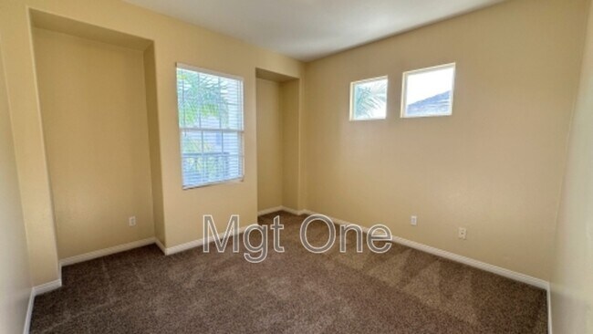 Building Photo - 7 Southern Hills Dr