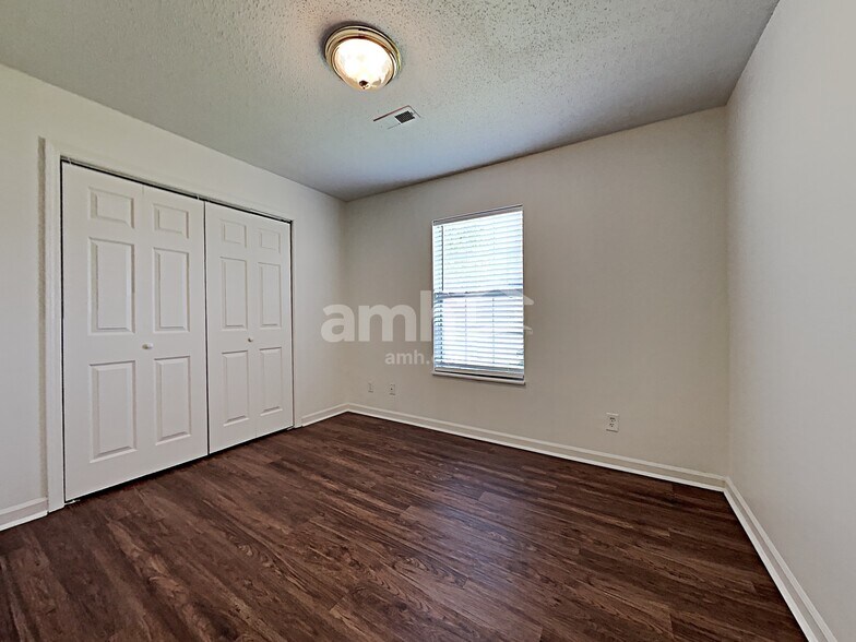 Building Photo - 2114 Post Oak Ln