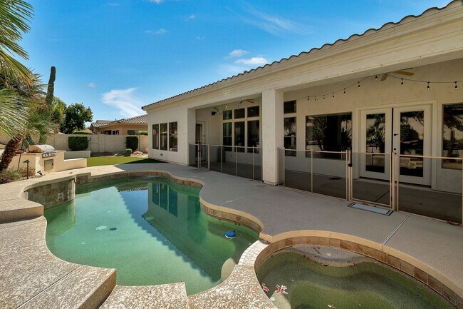 Building Photo - Stunning 4-bedroom, 3-bathroom home located in the desirable Scottsdale, AZ with a Casita! *RENT ...