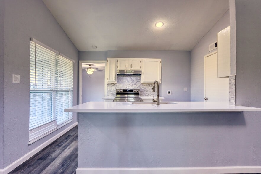 Building Photo - 6028 Dooley Dr