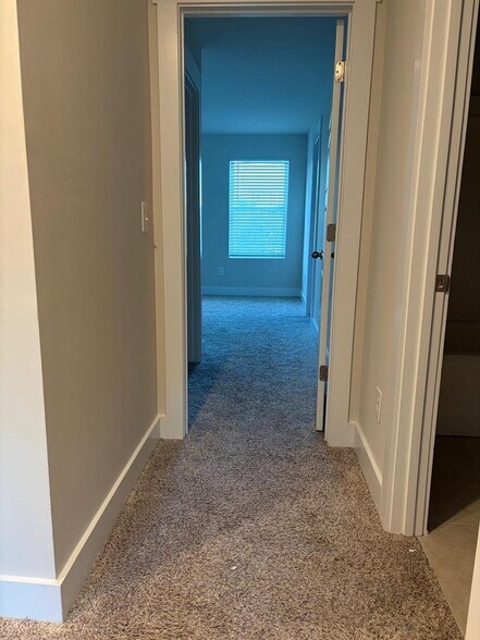 Building Photo - 961 Yarn Wy