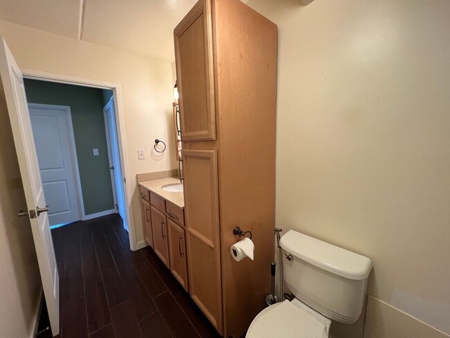 Building Photo - 2BD/2BA/2PKG. Furnished, Waikiki, Views, Breeze