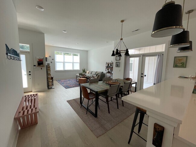 Building Photo - 1348 Slayton St