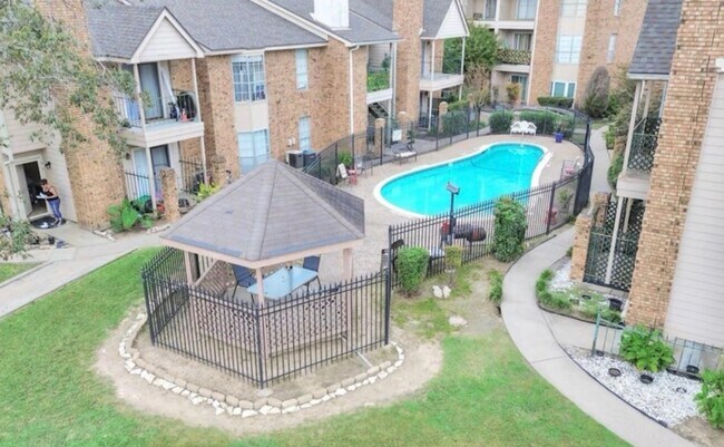 Building Photo - 3770 Lovers Wood Ln