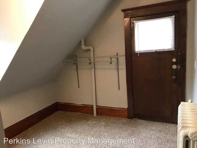 Building Photo - 735 Quincy St NE