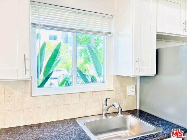 Building Photo - 10936 Hartsook St