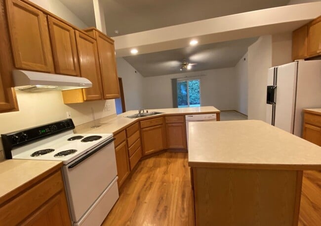 Building Photo - 8807 W Bonnie Ave