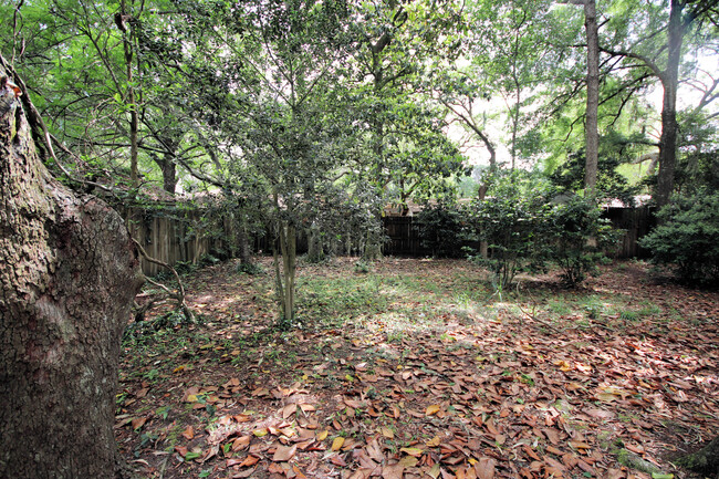 Building Photo - 596 L'Ombre Ct NE