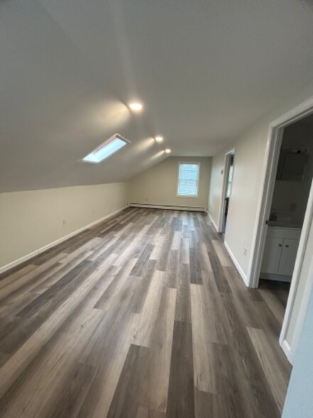 Building Photo - 120 Main St