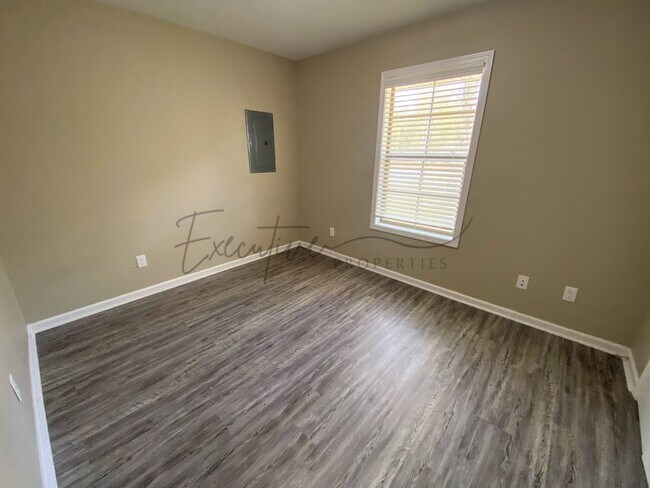 Building Photo - 204 S. Welty Avenue