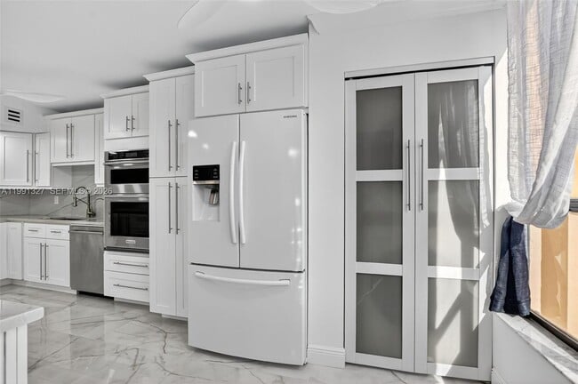 Building Photo - 7145 Promenade Dr