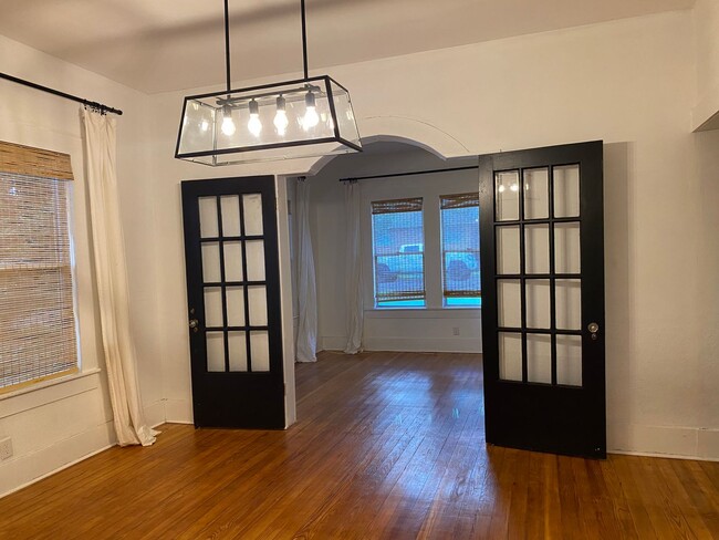 Building Photo - 2 BEDROOM WITHIN WALKING DISTANCE TO UMHB