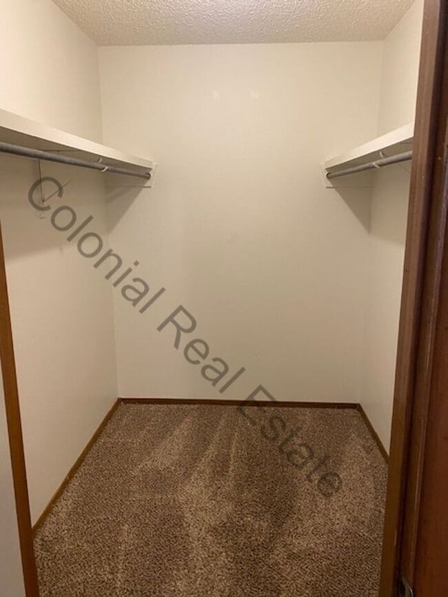 Building Photo - Cozy 1 Bedroom 1 bathroom Apartment. Central heat and air throughout, granite countertops, and up...