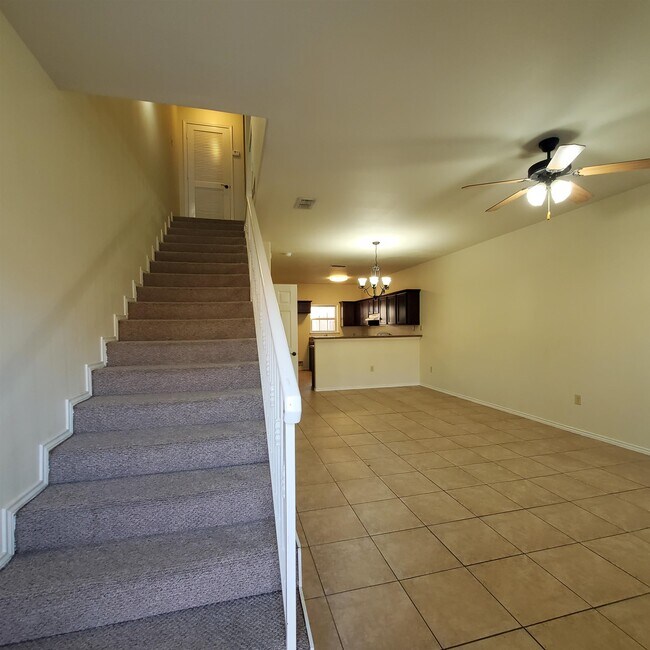 Building Photo - 1007 Emerald Valley Dr