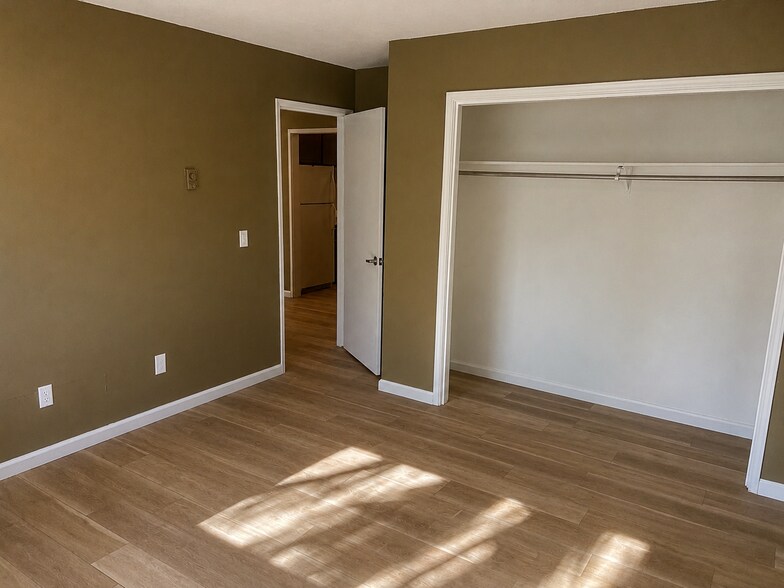Building Photo - 1271 Murray Ave